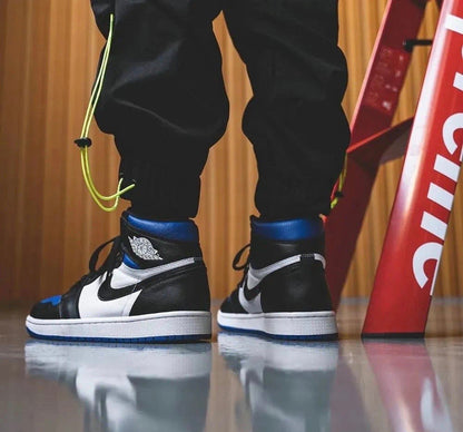 MO - AJ1 black and blue toe