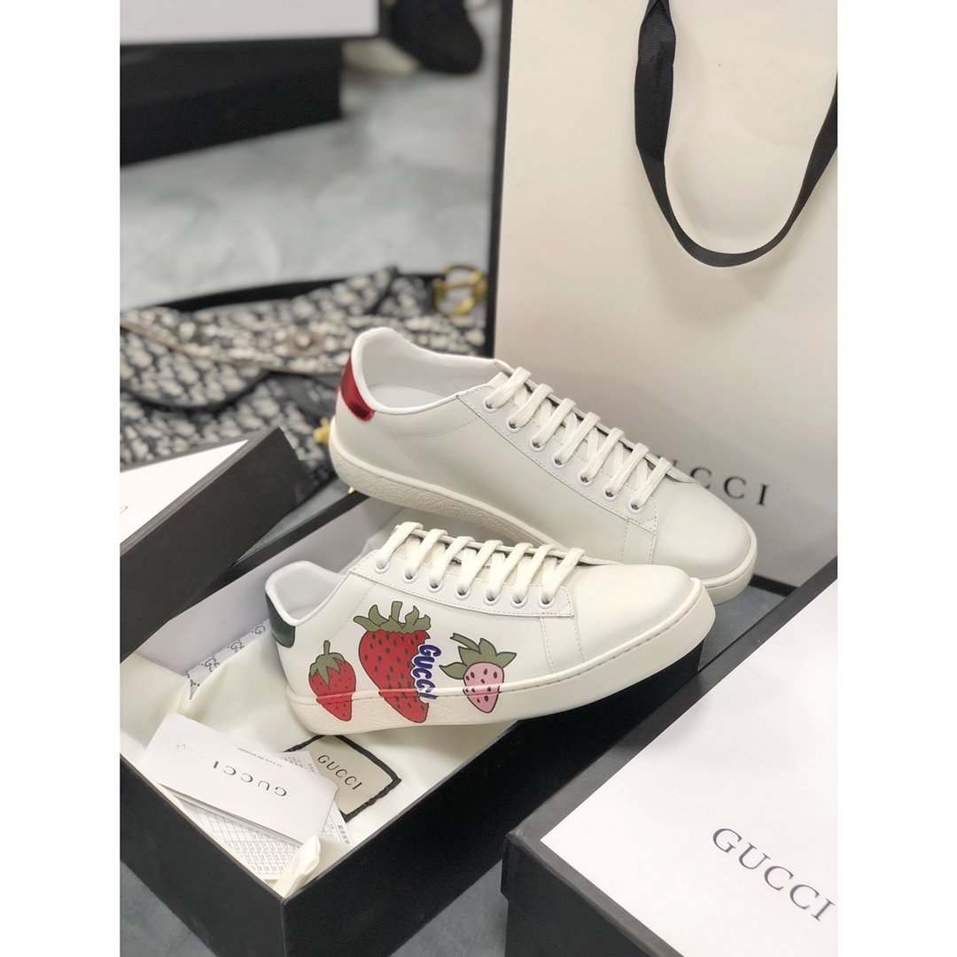 MO-GCI ACE STRAWBERRY MIRROR Sneaker 085