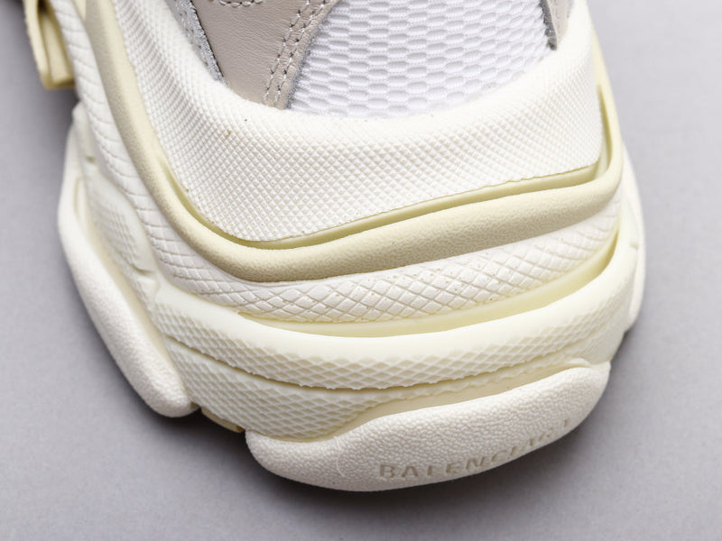MO - Bla Triple S Pure White Sneaker