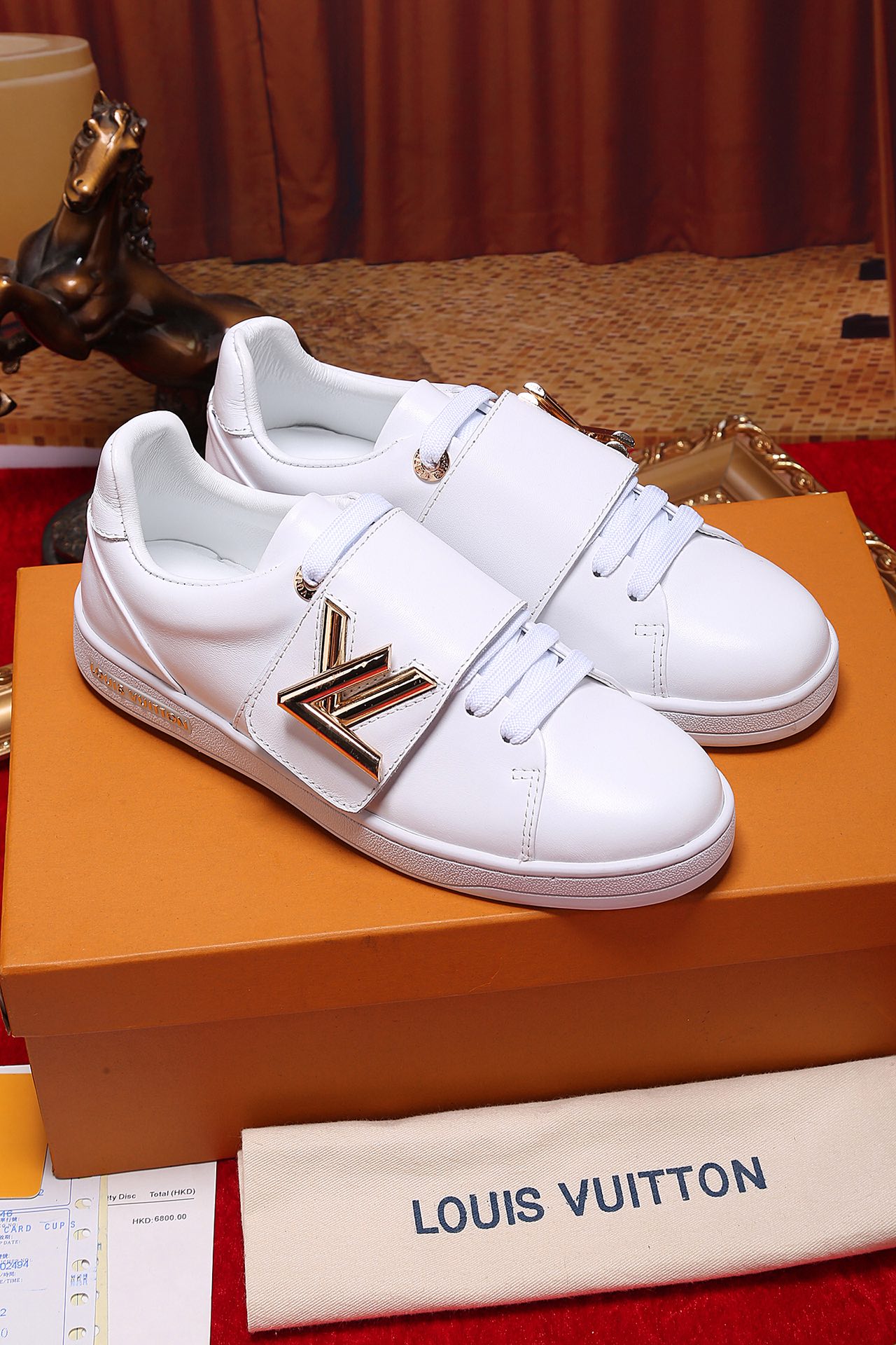 MO - LUV Font Row White Sneaker