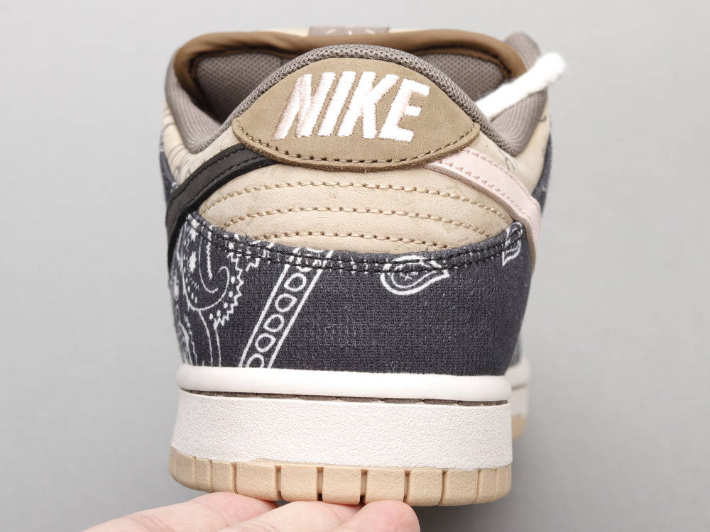 MO - Travis Scott x SB Dunk Low Cashew Blossom