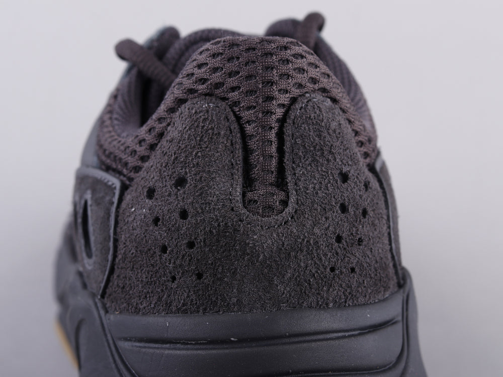 MO - Yzy 700 Raw Rubber Black Sneaker