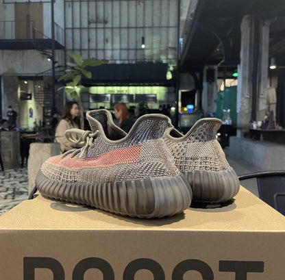 MO - Yzy 350 Volcanic Ash Sneaker