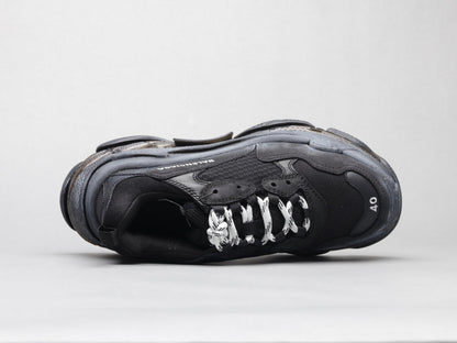 MO - Bla Triple S Air Cushion Black Sneaker