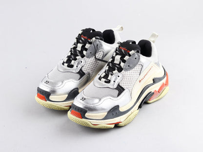 MO - Bla Triple S Red Silver Sneaker