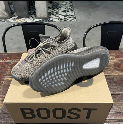 MO - Yzy 350 Volcanic Ash Sneaker