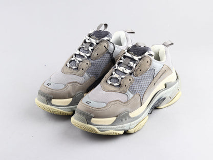 MO - Bla Triple S Grey Sneaker