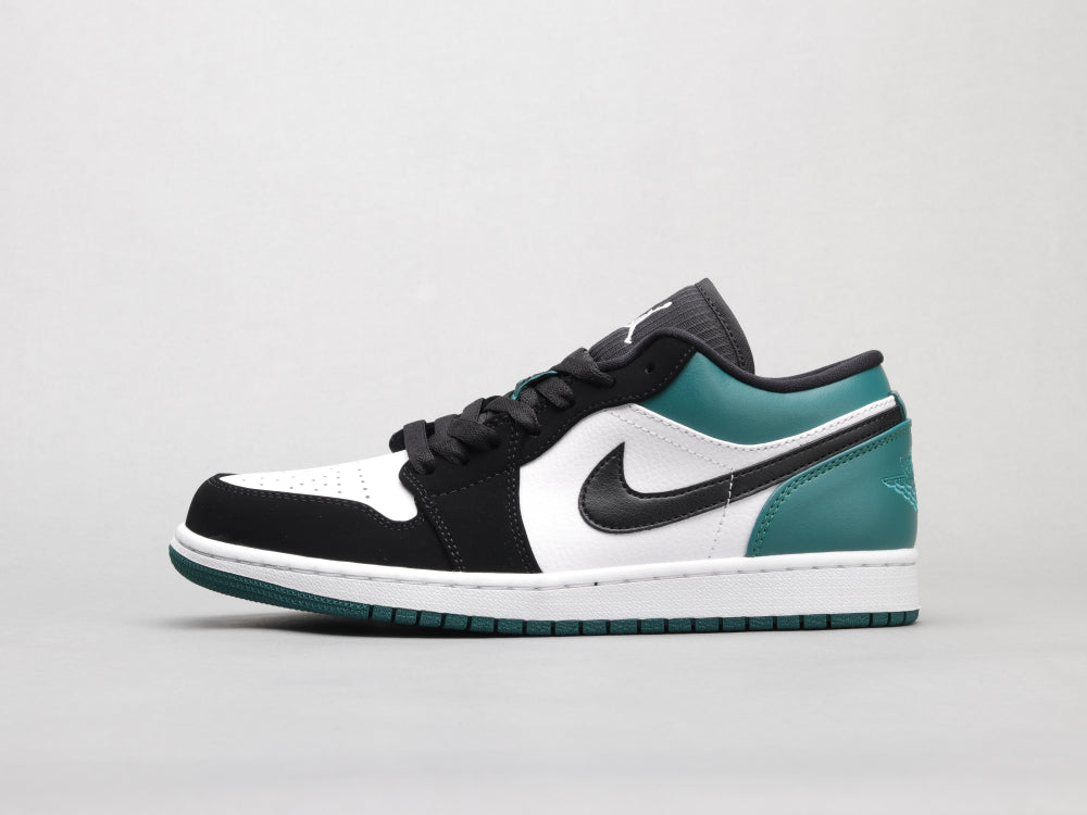 MO - AJ1 black and green toes