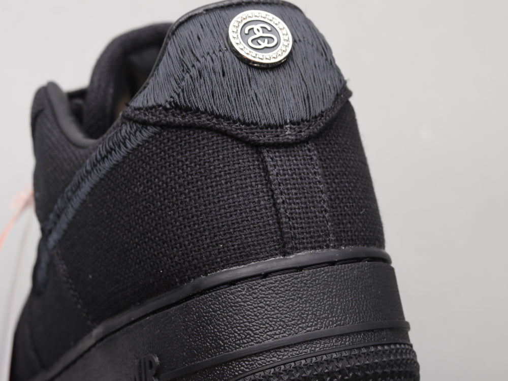 MO - Stussy x AF1 Pure Black