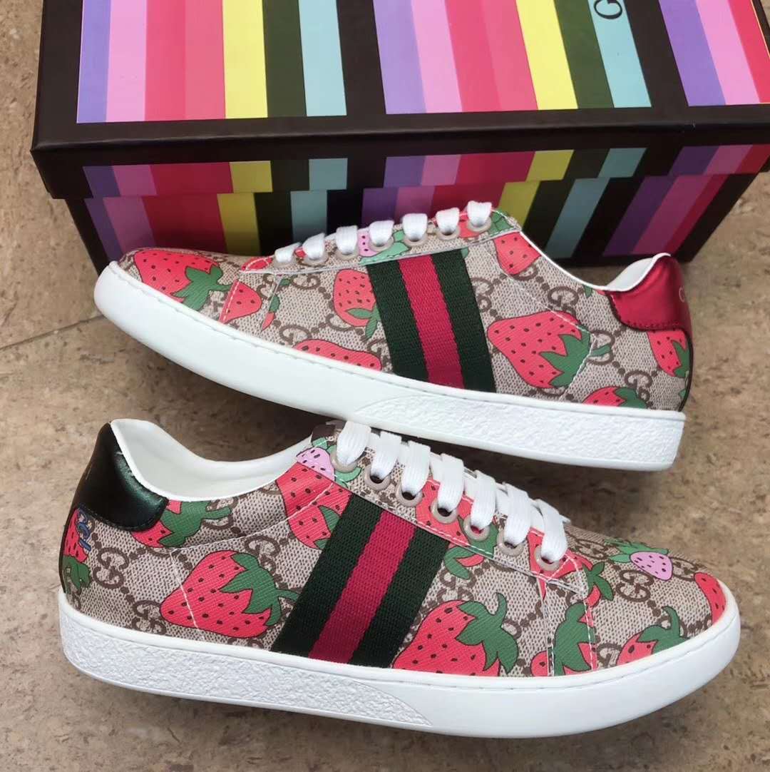 MO-GCI STRAWBERRY ACE Sneaker 027