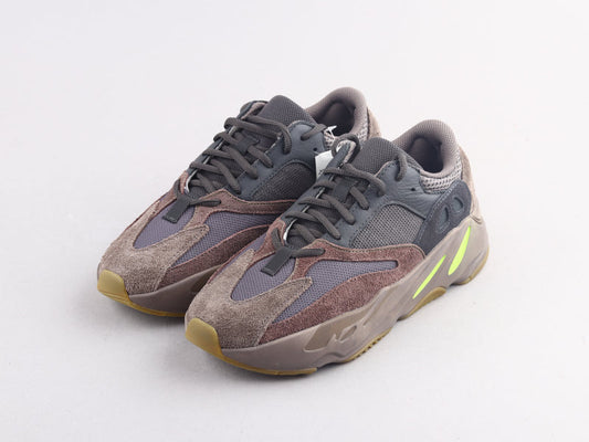 MO - Yzy 700 Mauve Sneaker