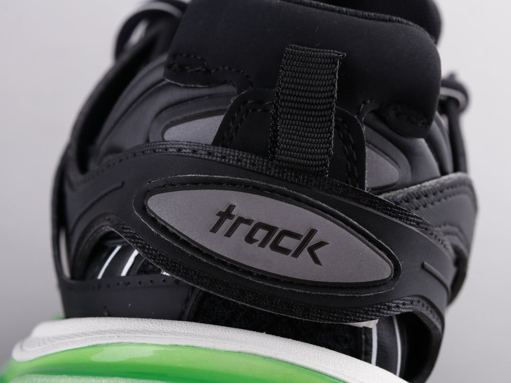 MO - Bla Track Three Generations Black Sneaker