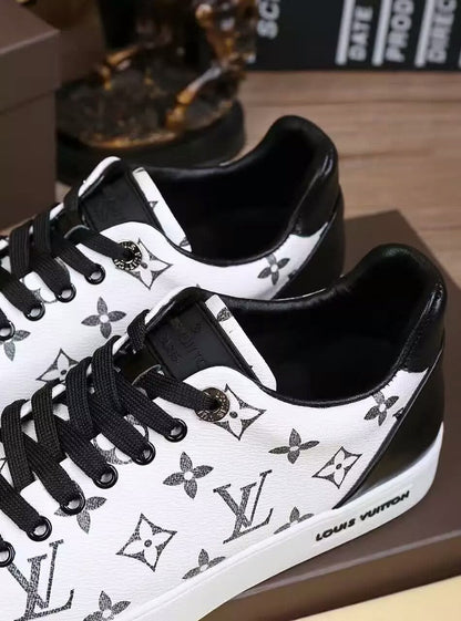 MO - LUV Custom SP Black White Sneaker