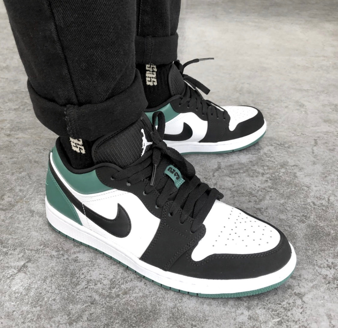 MO - AJ1 black and green toes