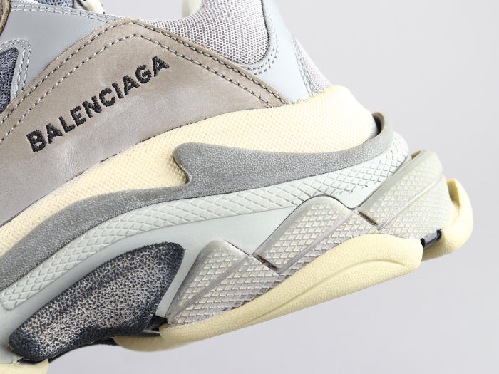 MO - Bla Triple S Grey Sneaker