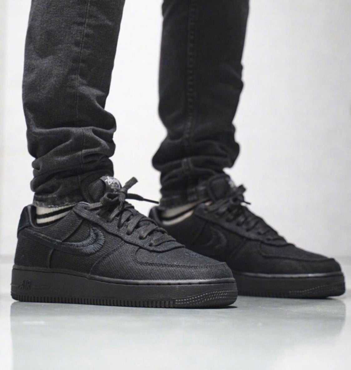 MO - Stussy x AF1 Pure Black