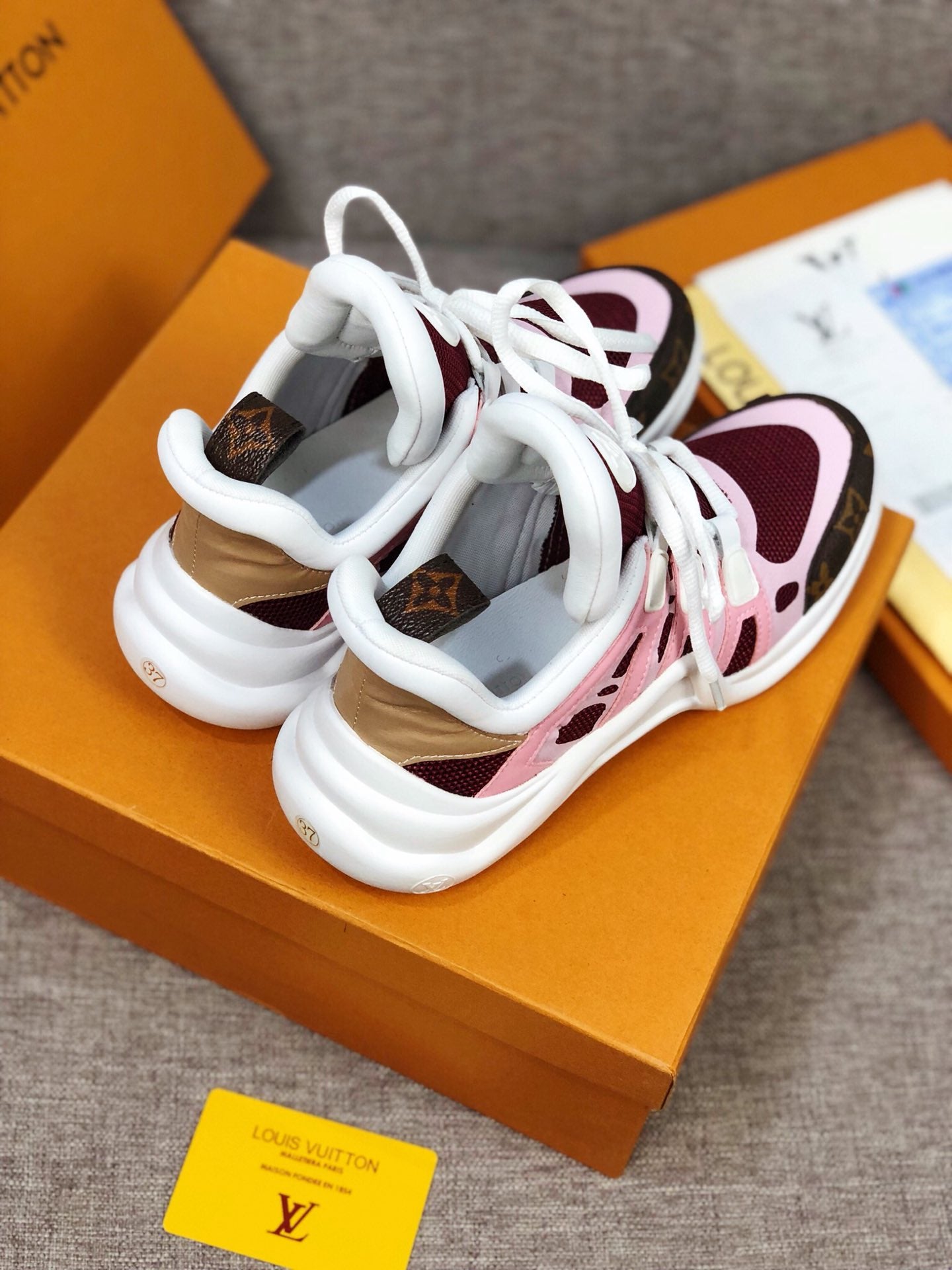 MO - LUV Archlight Pink Brown Sneaker