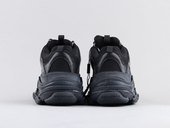 MO - Bla Triple S Pure Black Sneaker