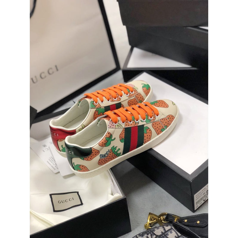 MO-GCI  ACE LEATHER SNEAKER WITH  STRAWBERRY 107