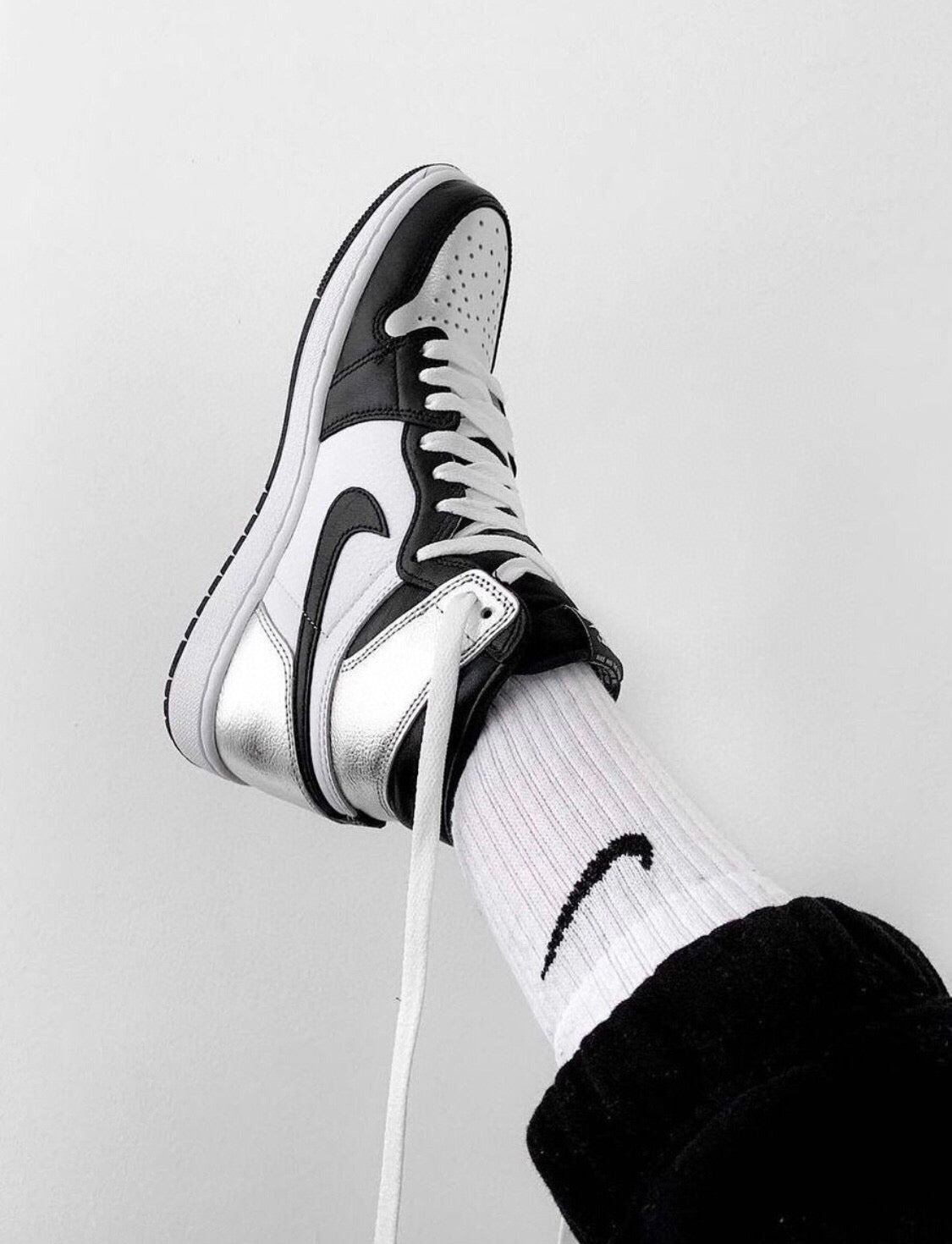 MO - AJ1 High Black Silver