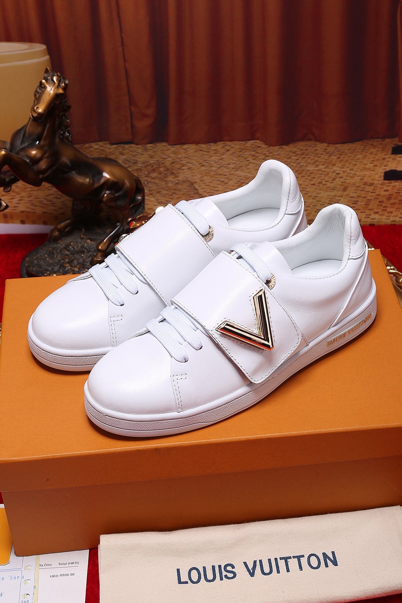 MO - LUV Font Row White Sneaker