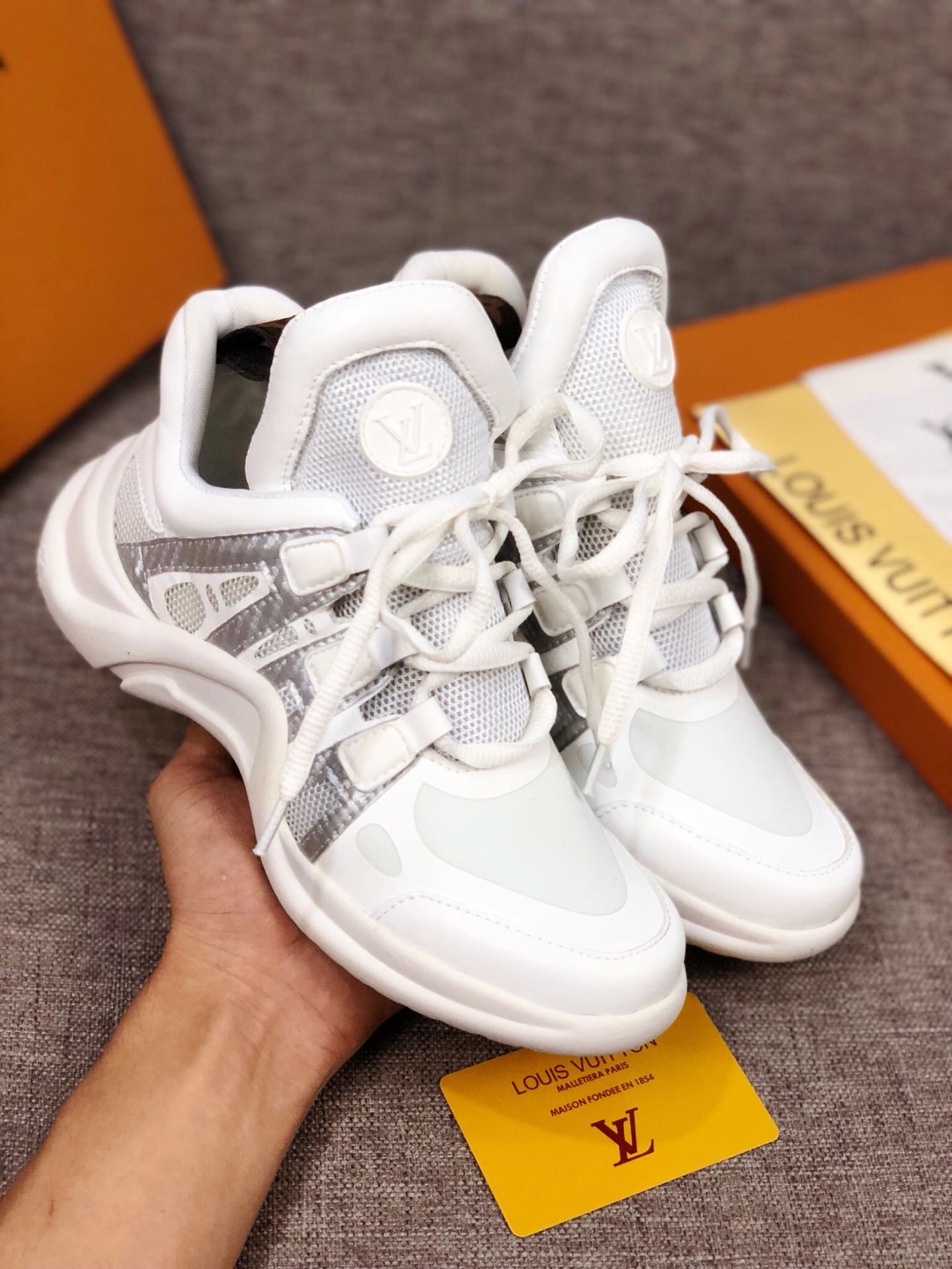 MO - LUV Archlight White Sneaker