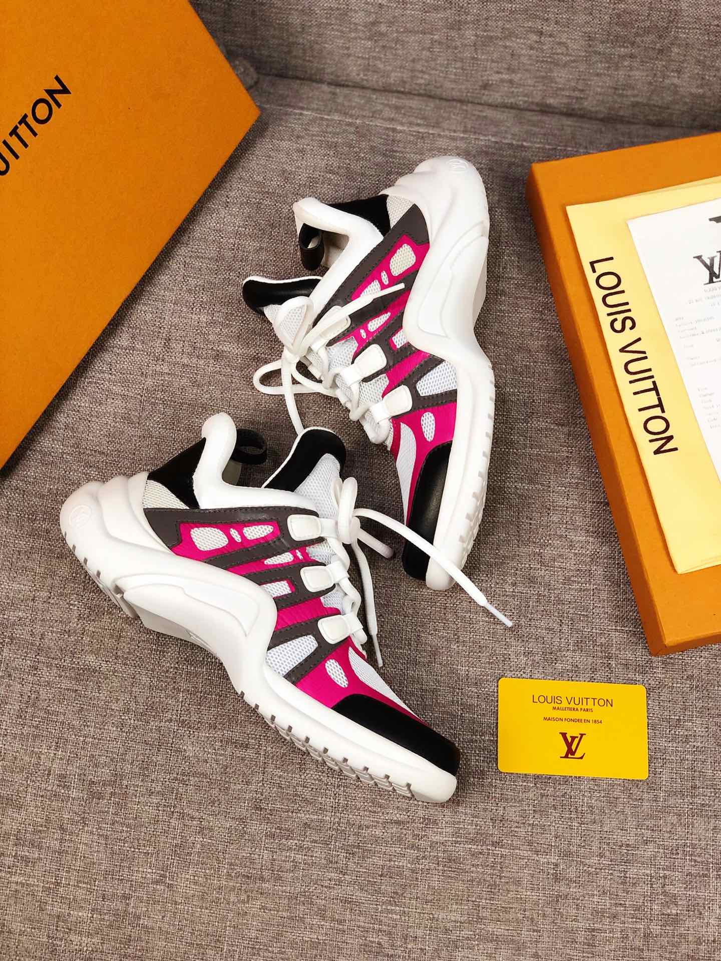 MO - LUV Archlight Pink White Black Sneaker